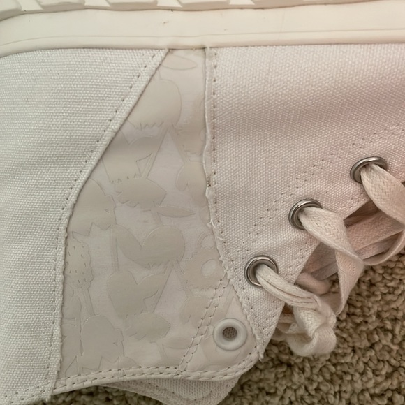 Converse Chuck Taylor platform sneakers off white with lavender soles. Women 8.5 - Picture 4 of 4